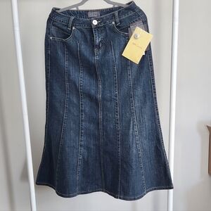 NWT - Motto Women's Dark Blue Denim Skirt - Size 10